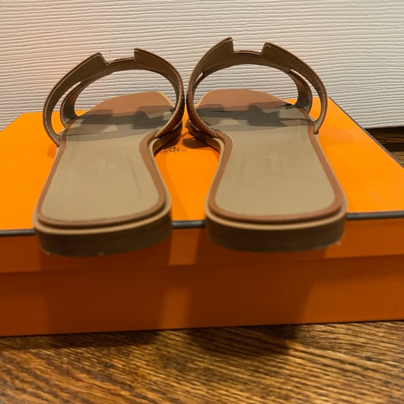 Hermes Oran Sandal Gold 42 - Picture 6 of 6